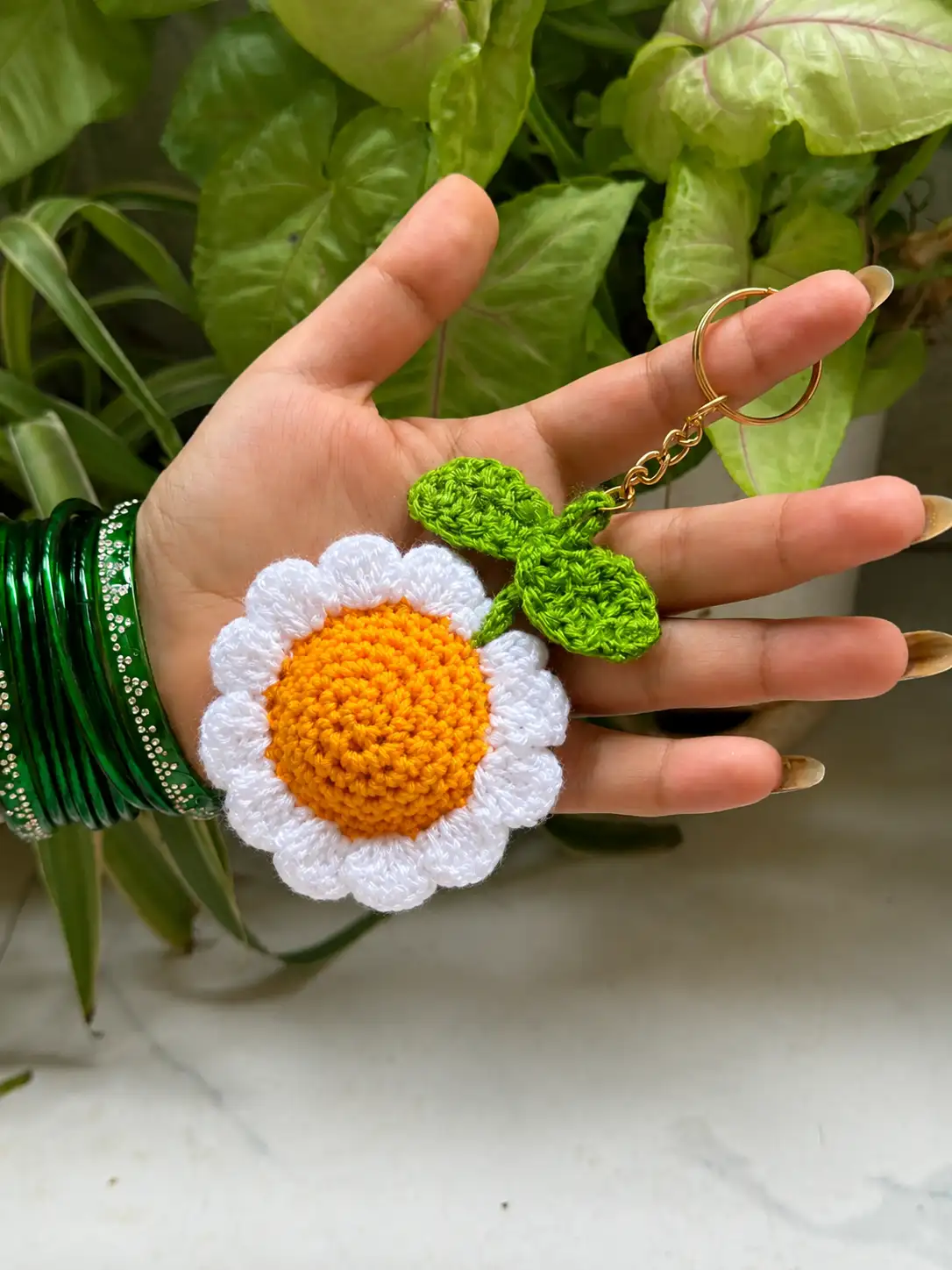 Handmade crochet daisy flower keychain green leaf